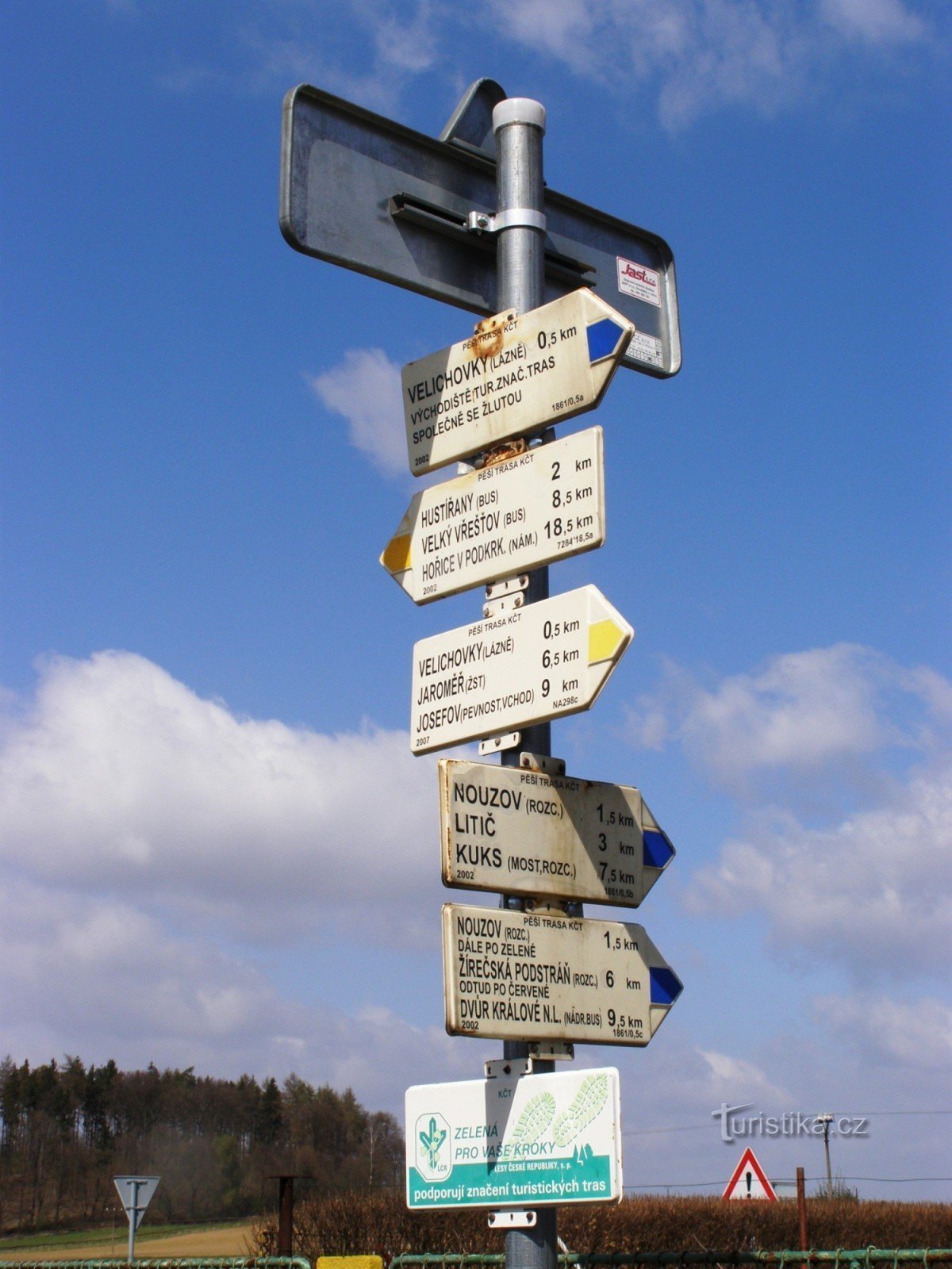 carrefour touristique Velichovka - à l'ouest du village