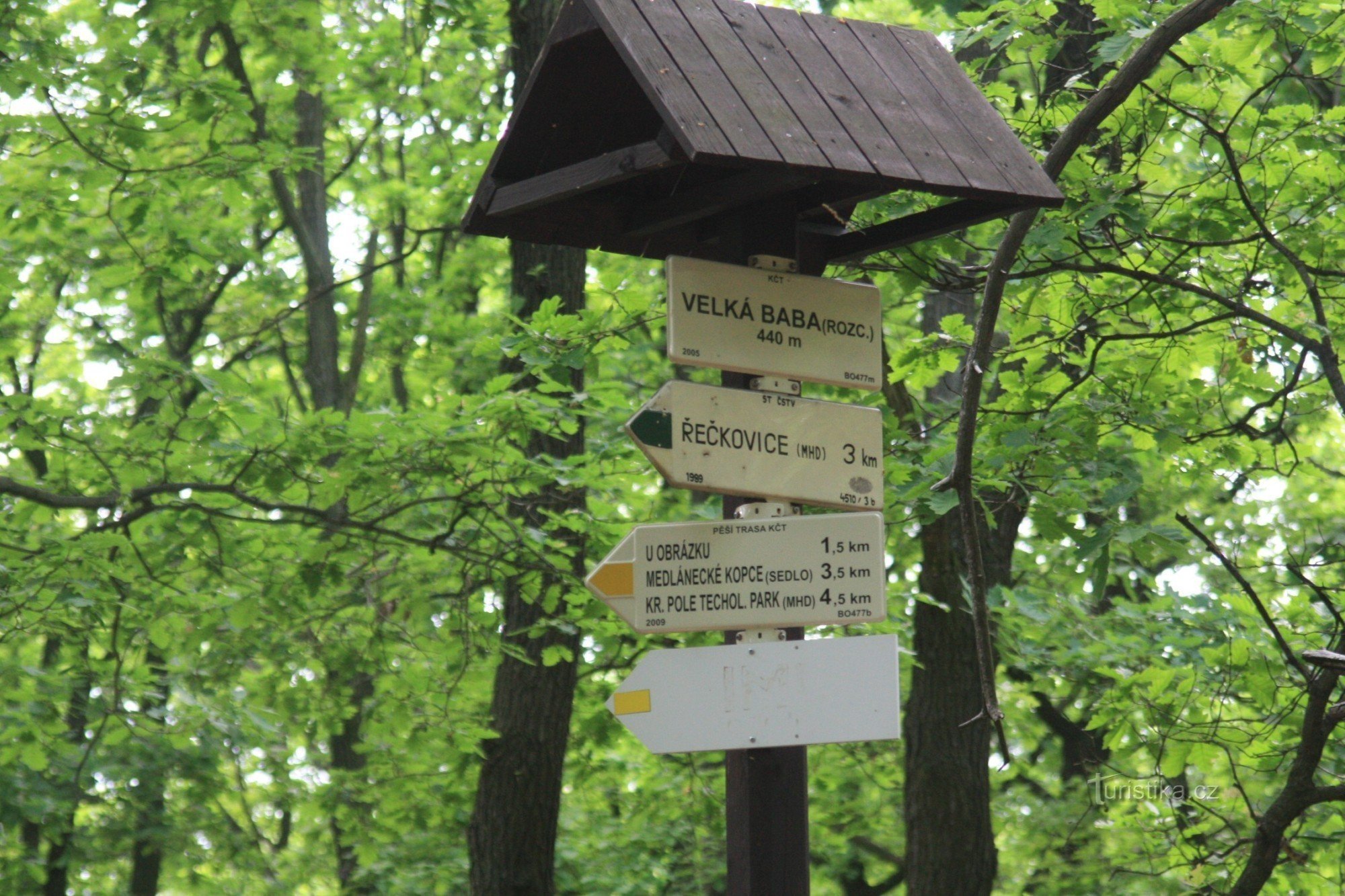 Tourist crossroads Velká Baba crossroads