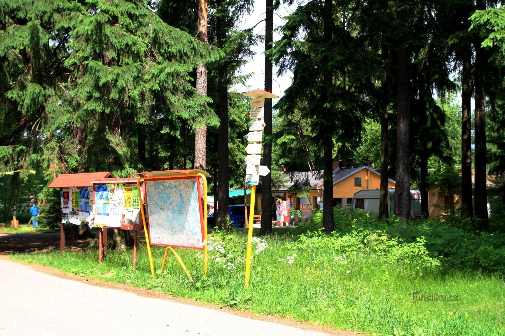 Encruzilhada turística Parque de campismo de Velké Dářko