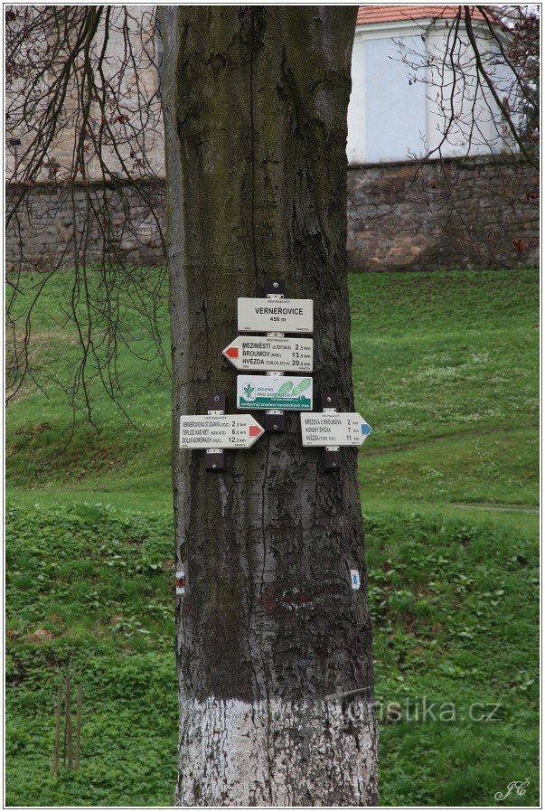 Vernéřovice tourist crossroads