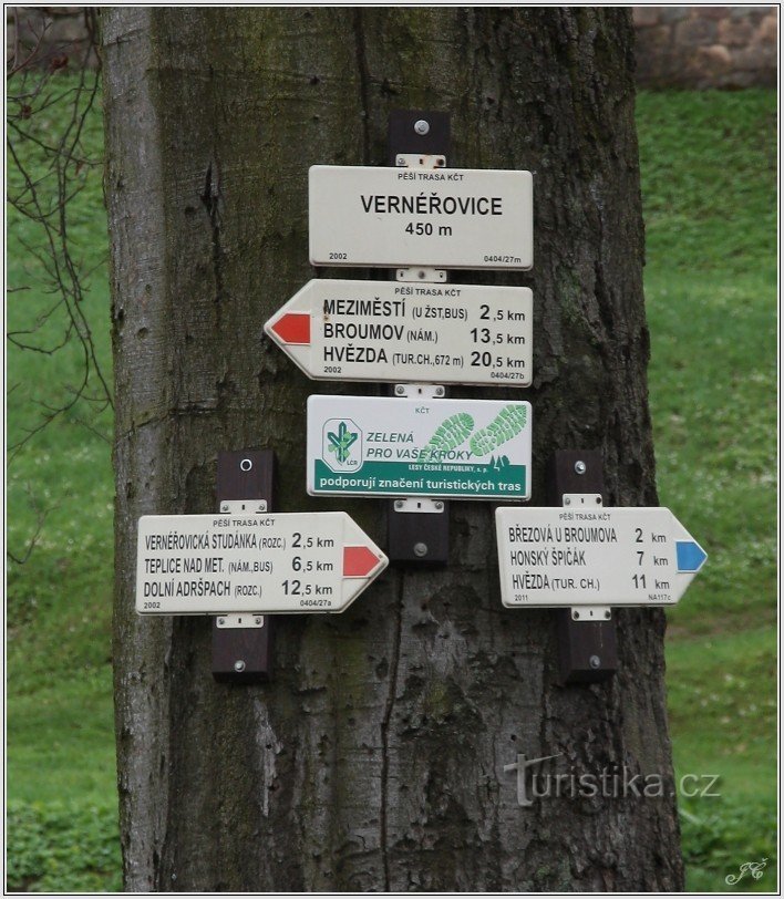 Vernéřovice tourist crossroads