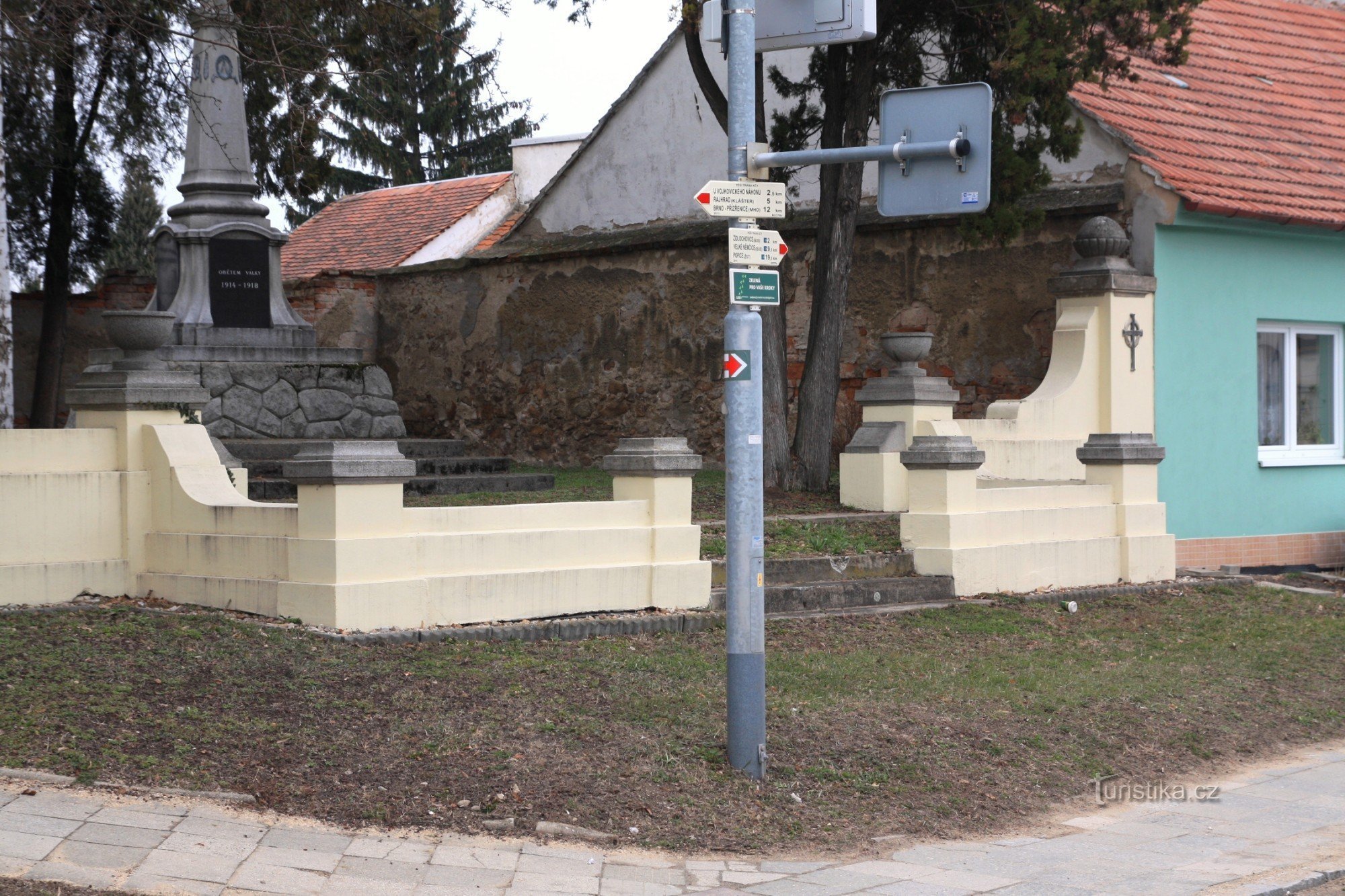 Vojkovice nad Svratkou tourist crossroads