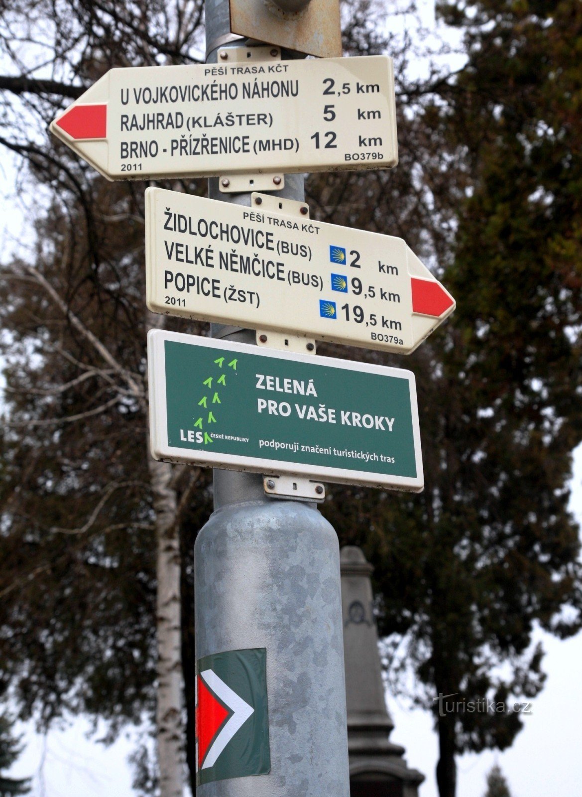 Vojkovice nad Svratkou tourist crossroads