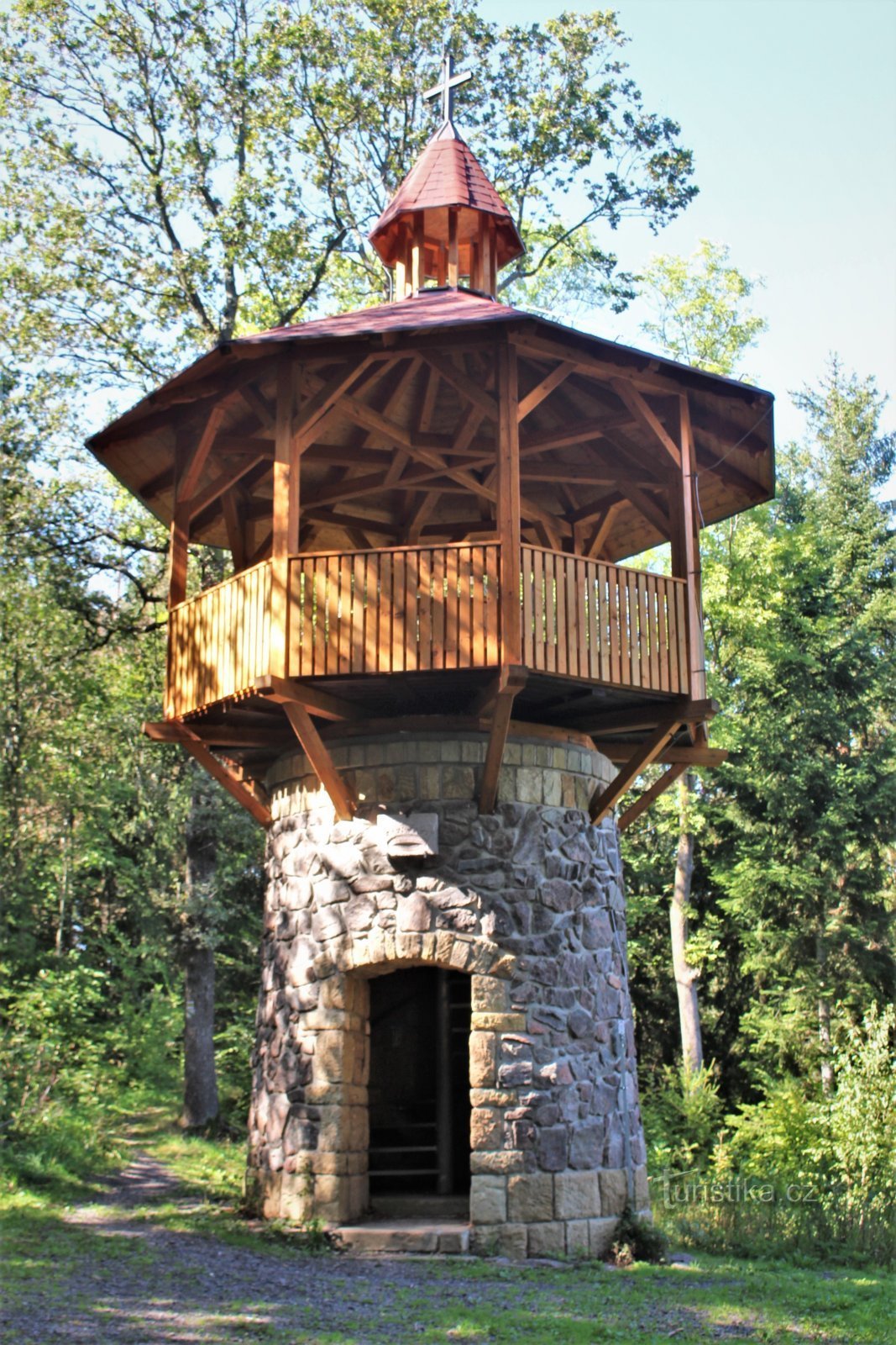 Touristische Kreuzung Spitze der Piste - Aussichtsturm Hláska