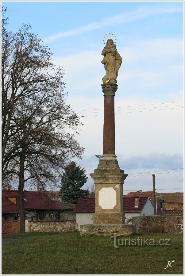 Záboří nad Labem toeristisch kruispunt, kerk