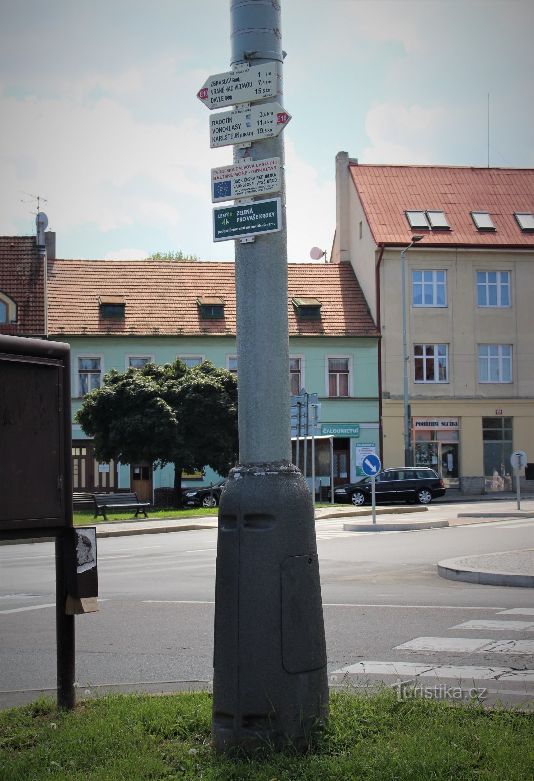 Turistvejkryds Zbraslav náměstí