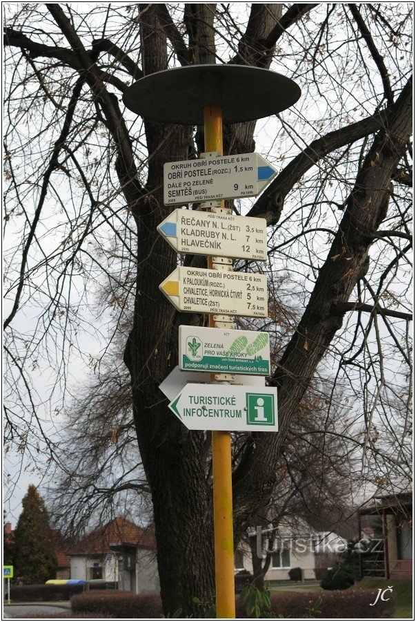 Zdechovice tourist crossroads