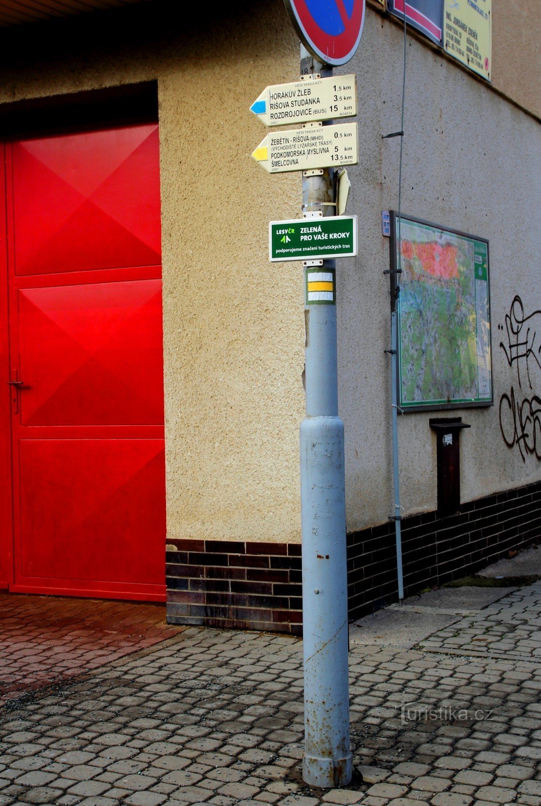 Tourist crossroads Žebětín-náměstí