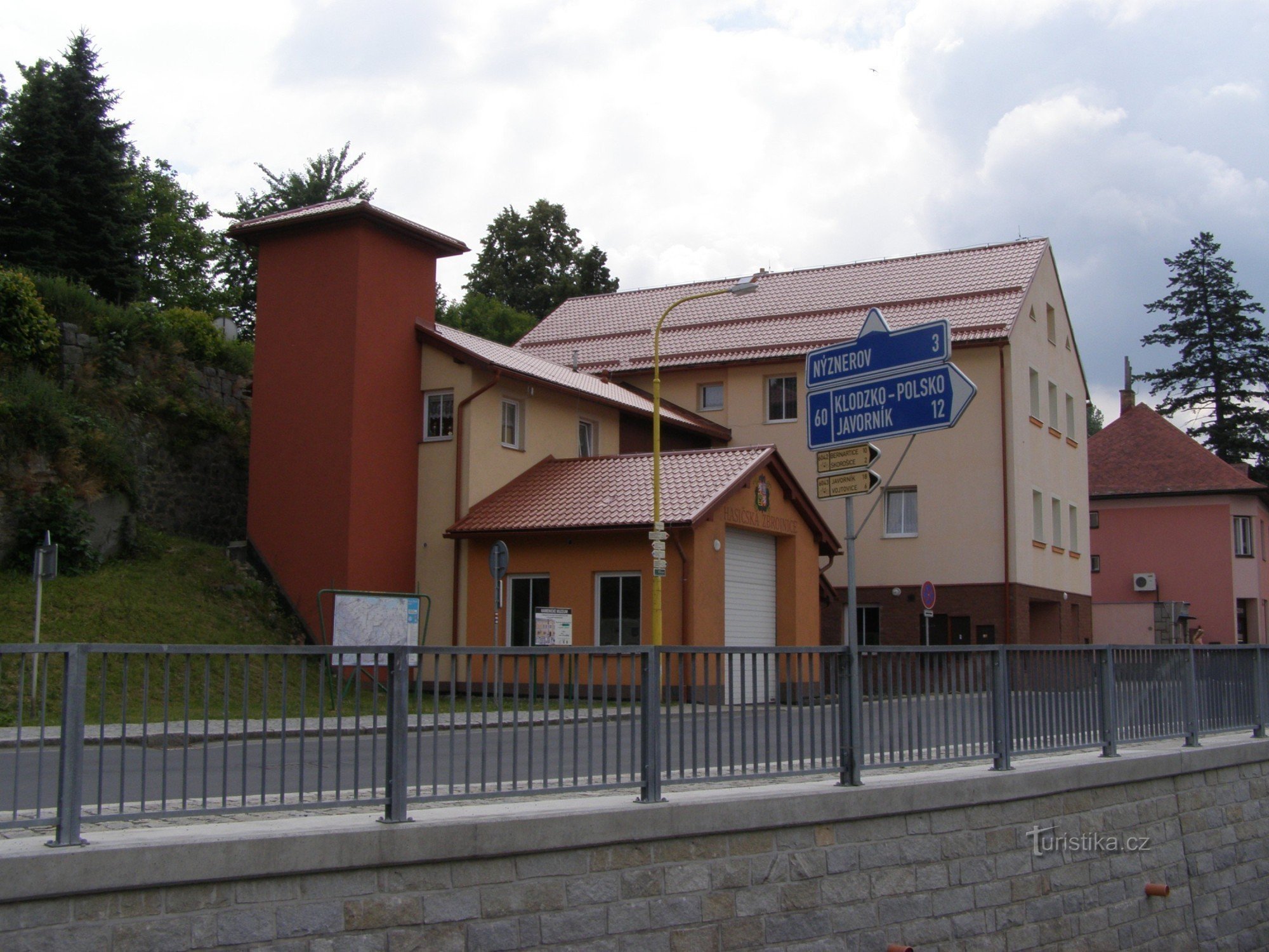 tourist crossroads Žulová - bridge, bus