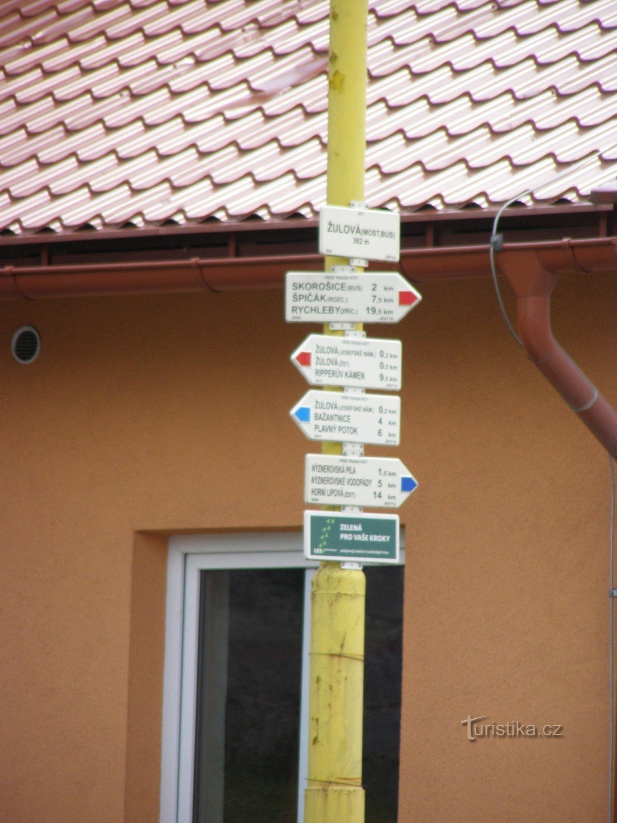 Touristenkreuzung Žulová - Brücke, Bus