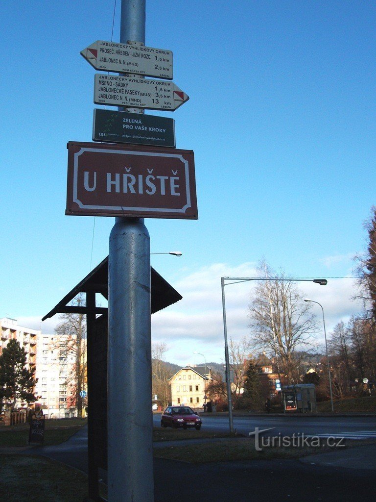 Touristische Markierung des Aussichtsrundgangs Jablonecké