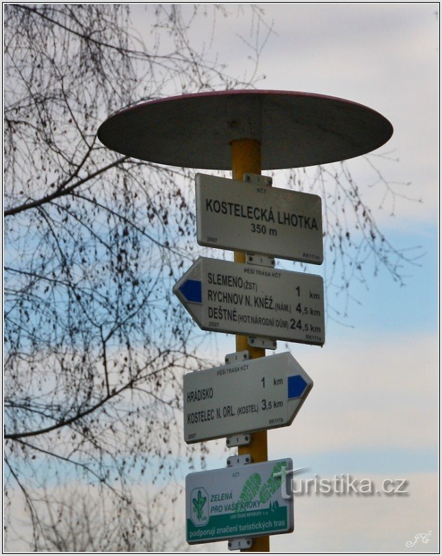 Tourist signpost Kostelecká Lhotka