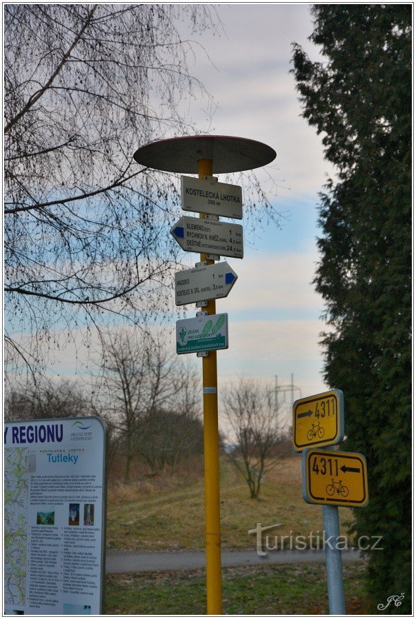Turistický rozcestník Kostelecká Lhotka