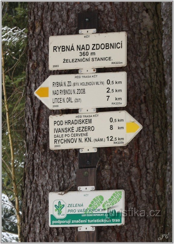 Placa de sinalização turística Rybná nad Zdobnicí, zst.