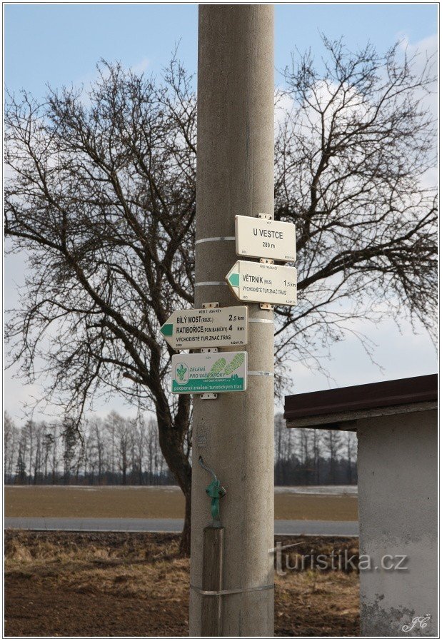 Tourist signpost U Vestce