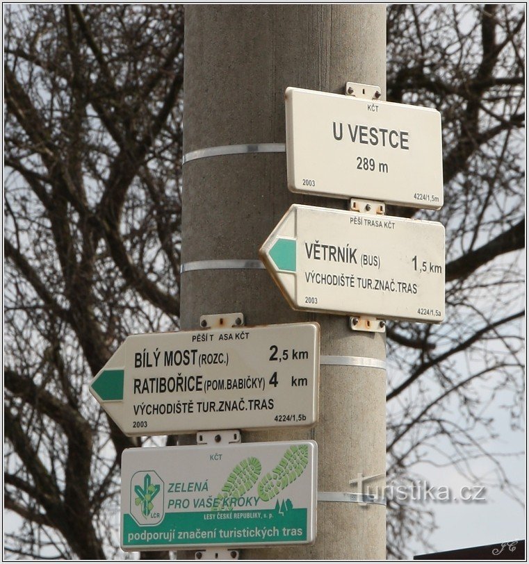 Tourist signpost U Vestce