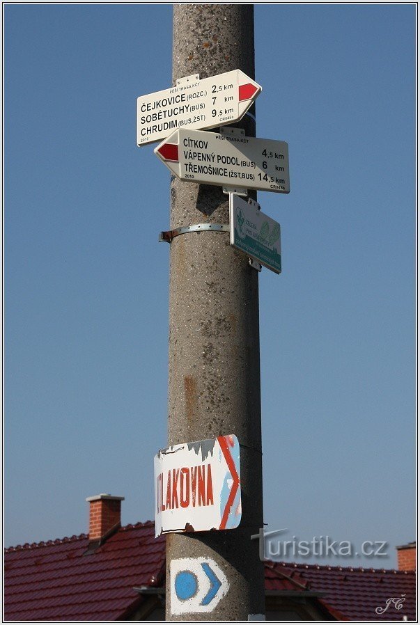 Tourist signpost in Pohled