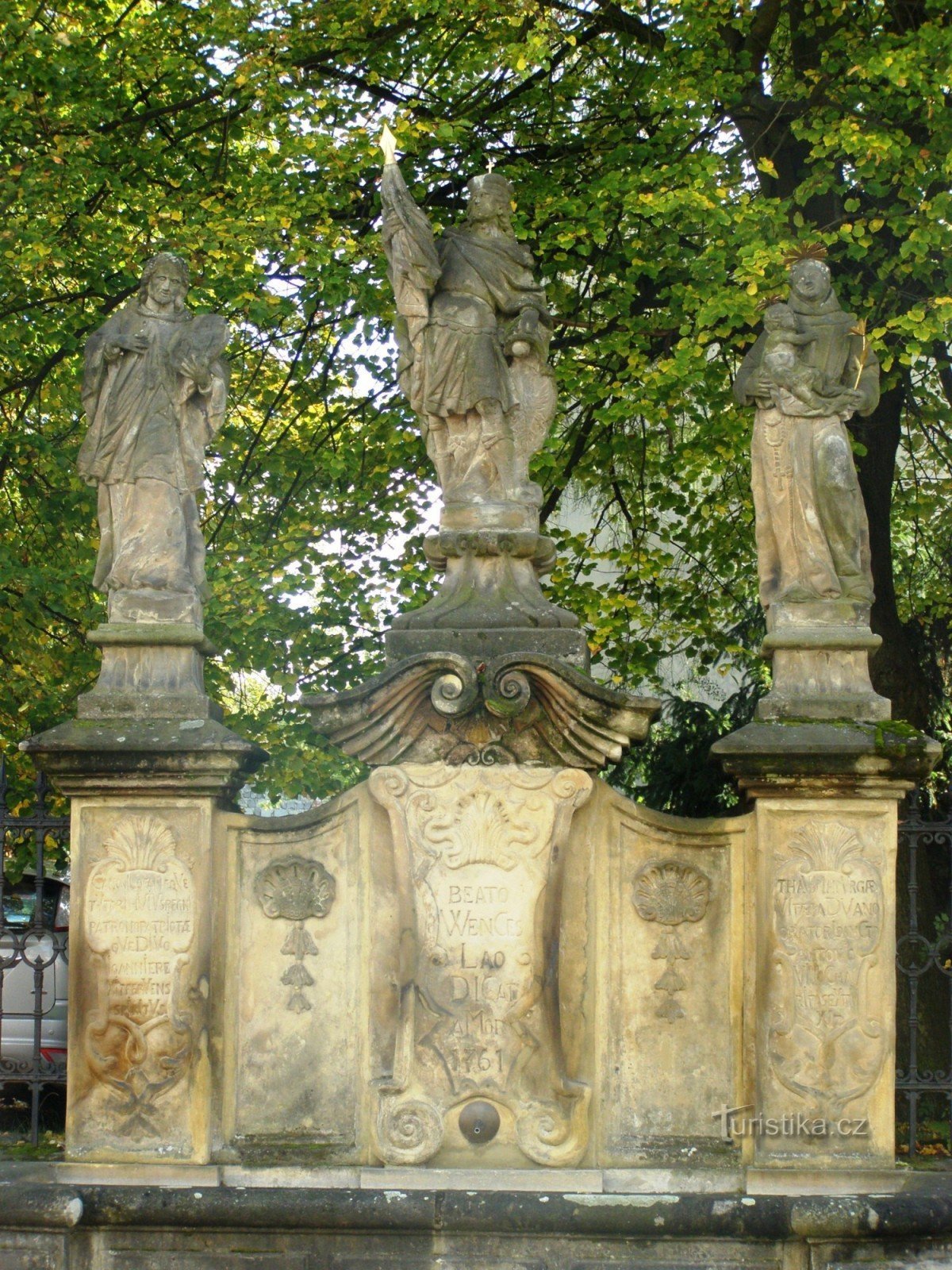 Turnov - fontaine avec une statue de St. Venceslas