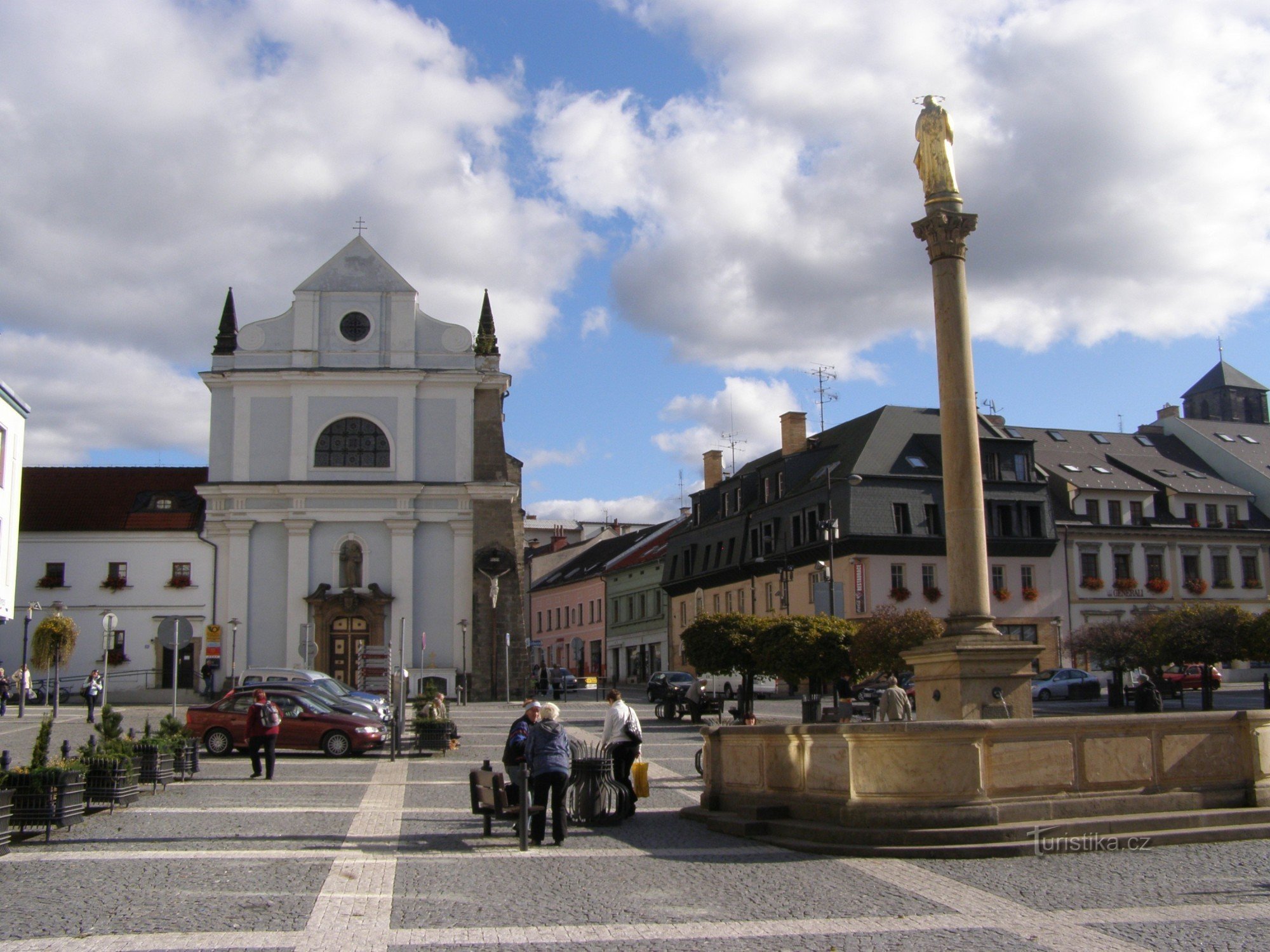 Turnov - kirken St. Frans af Assisi og Mariasøjlen