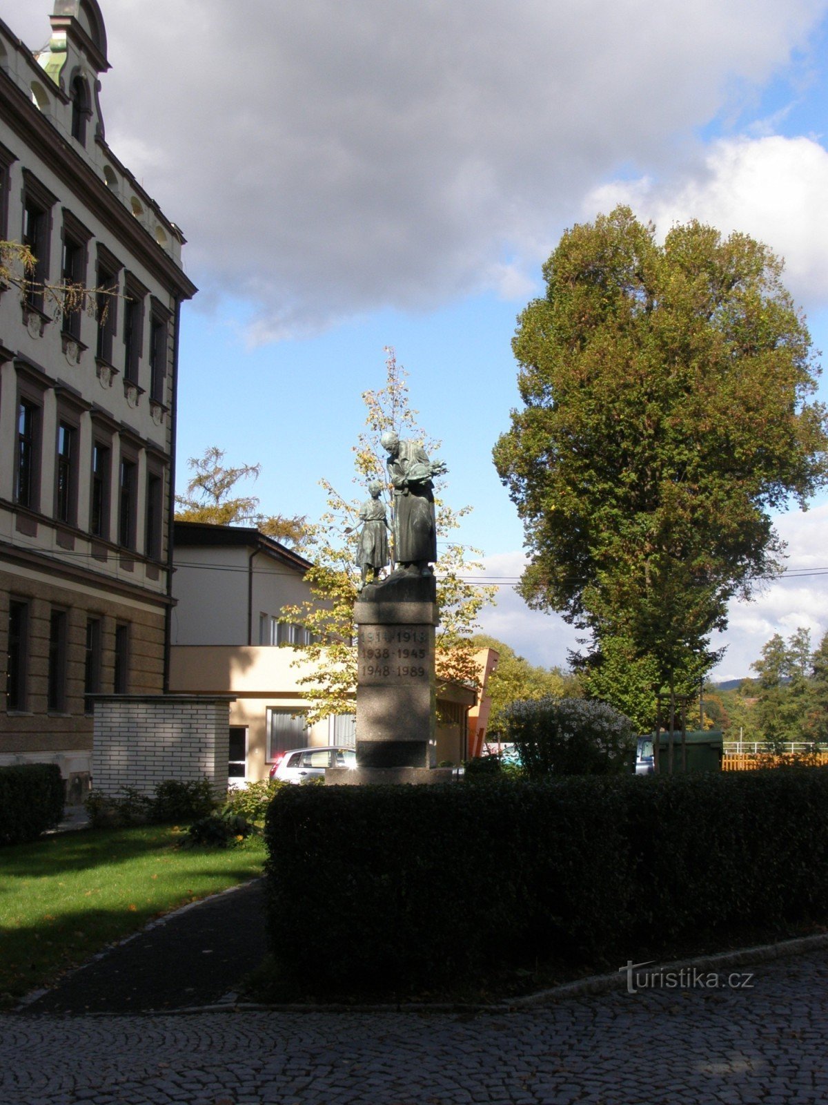 Turnov - monumento a las víctimas de las guerras