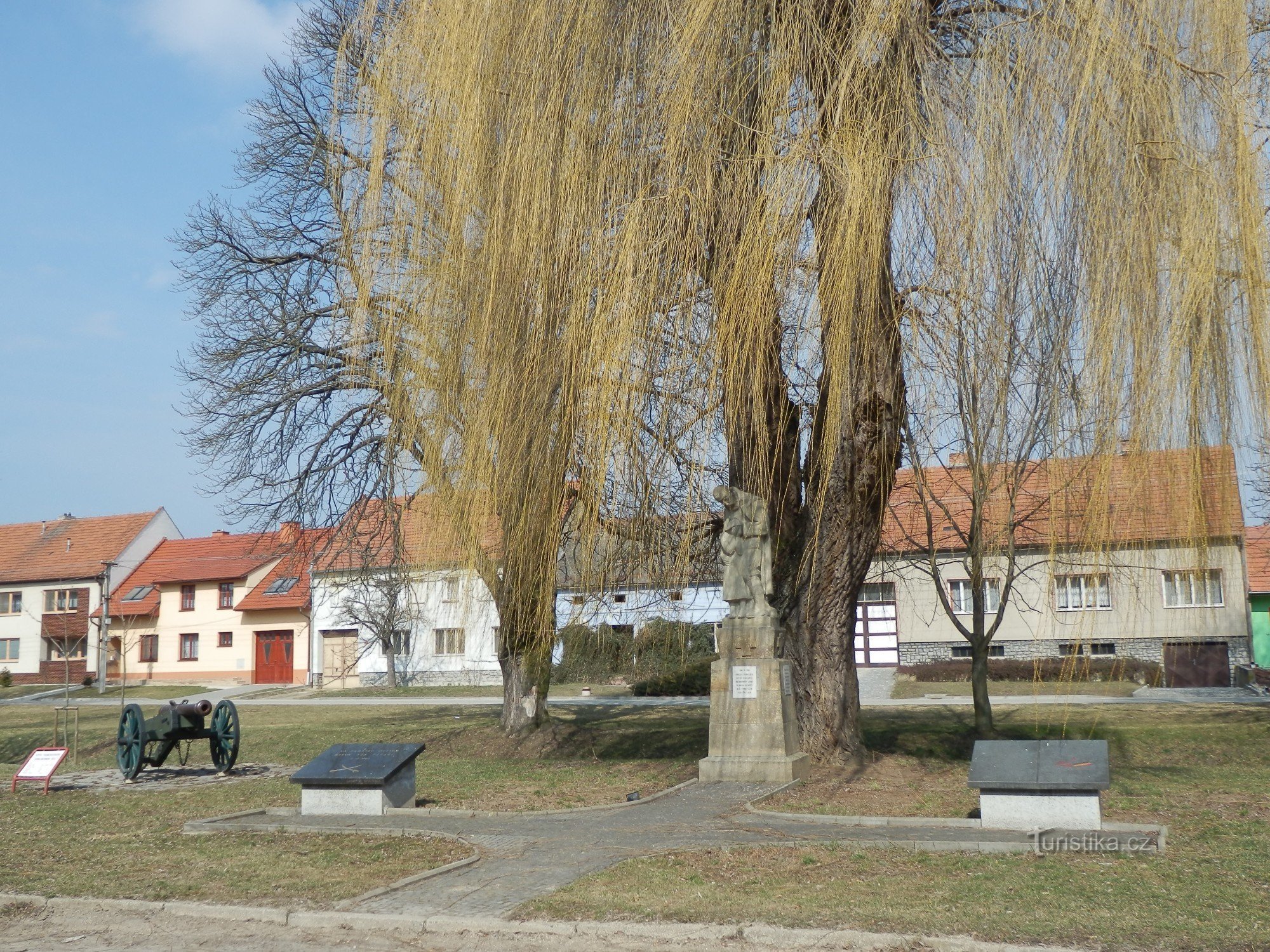 Tvarožná - mici monumente și atracții ale satului