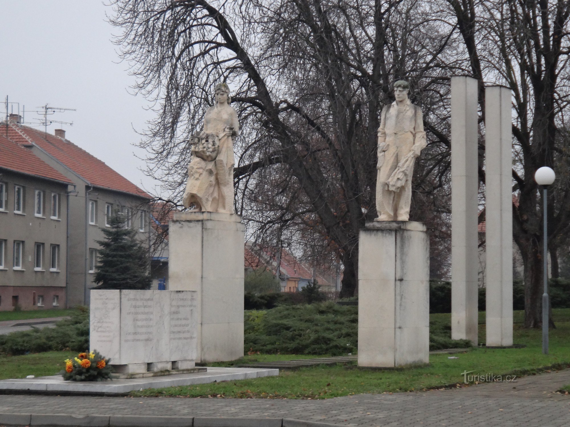 Đài tưởng niệm giải phóng pháo đài