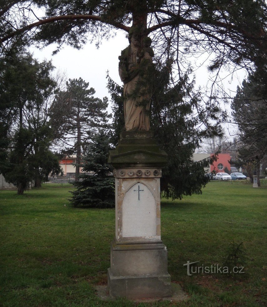 Vestingmonument bij de kerk