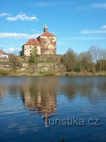 Het fort boven de Vrchlice-dam