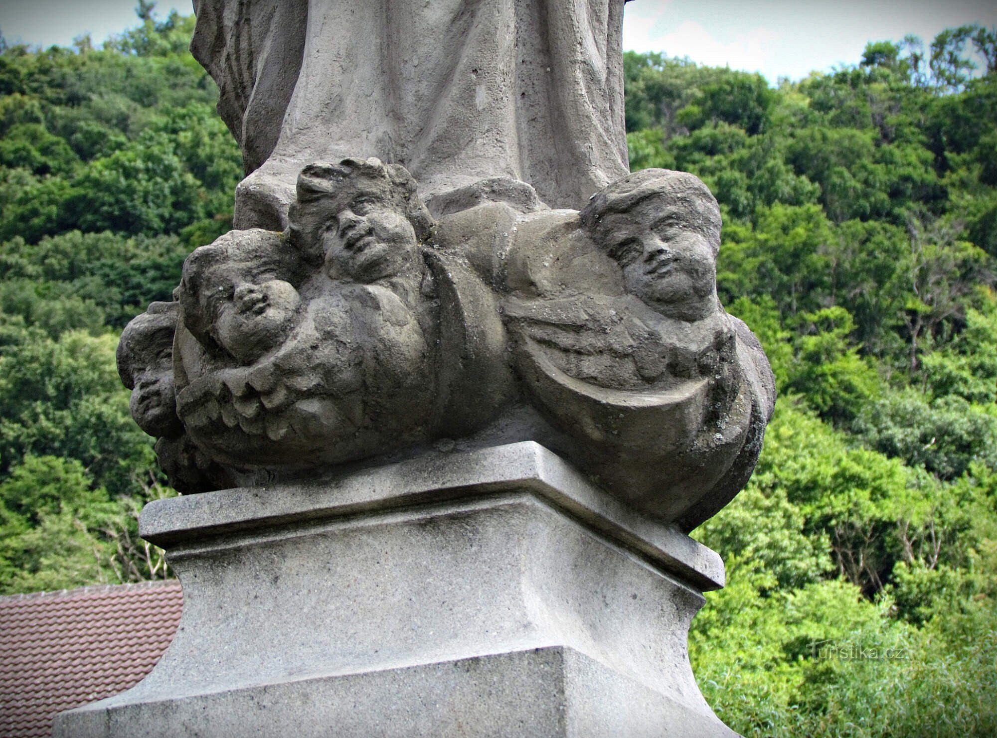 Týn nad Bečvou - staty av Johannes av Nepomuk