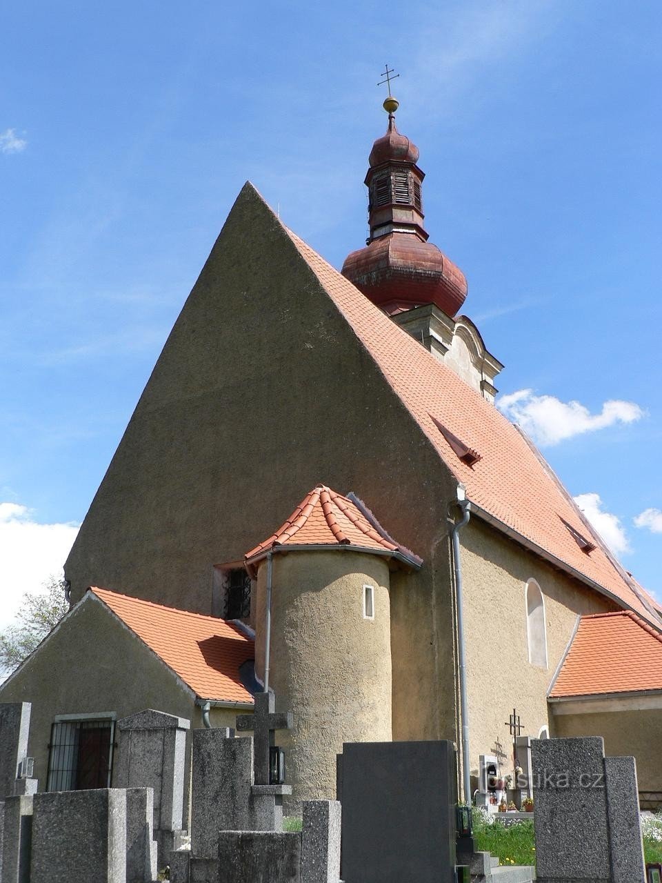 Týnec, Iglesia de la Asunción de la Virgen María