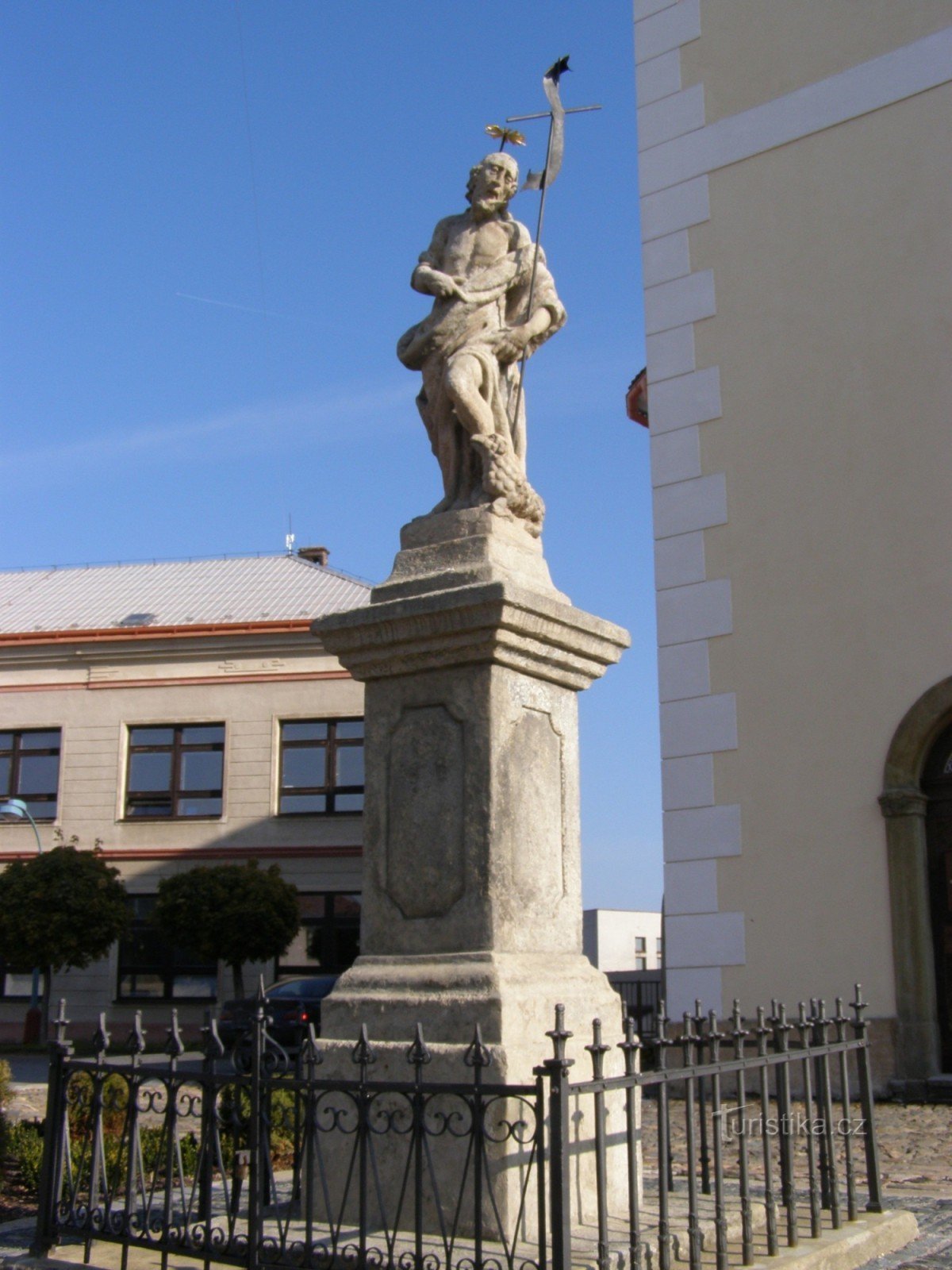 Týnec nad Labem - tượng của St. John the Baptist