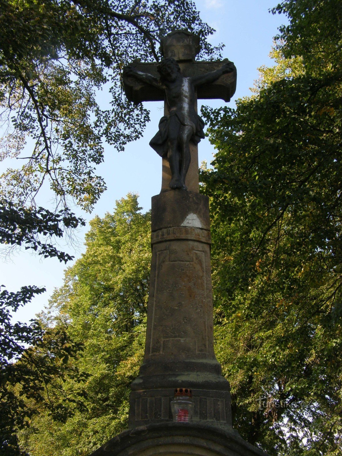 Týniště nad Orlicí - 十字架の記念碑