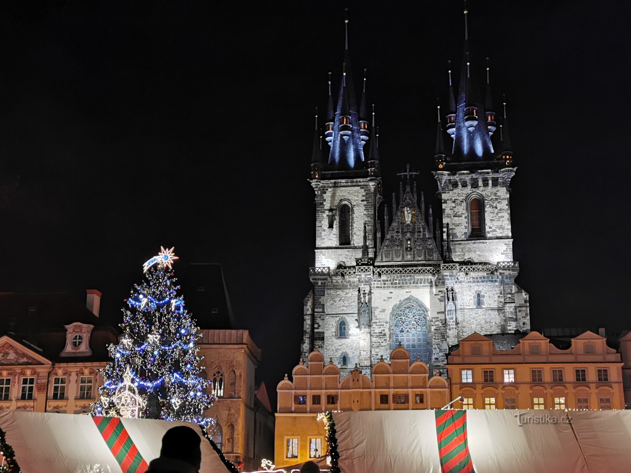 L'église de Týn à l'approche de Noël 2019