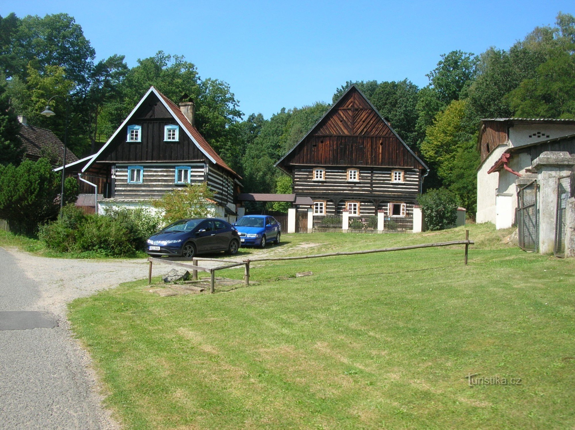 Maisons en rondins typiques