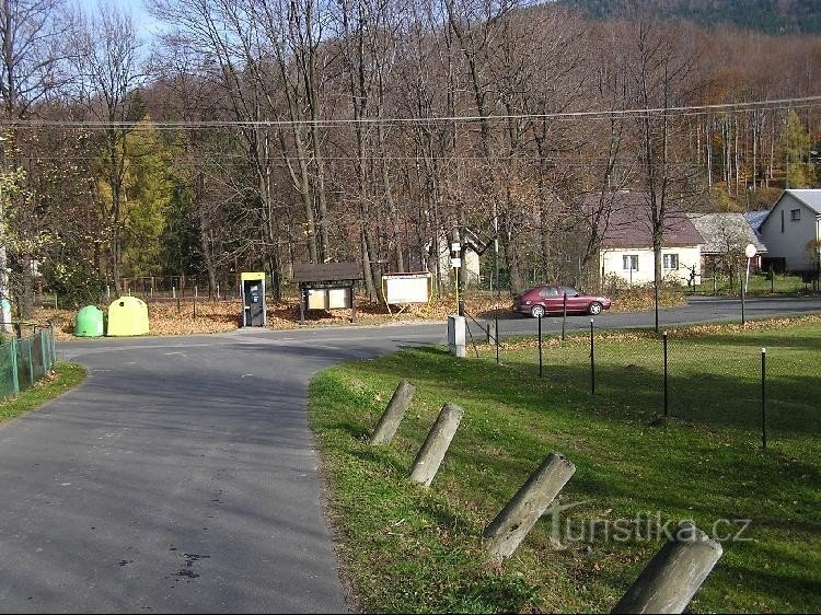 U Bezručova srubu: U Bezručova srubu - vue du carrefour depuis la direction de ž. s'arrête