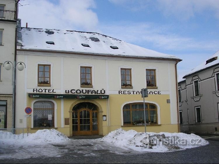 U Coufalů: Ristorante nella piazza di un altro anno, dove offriranno le specialità di Loštice