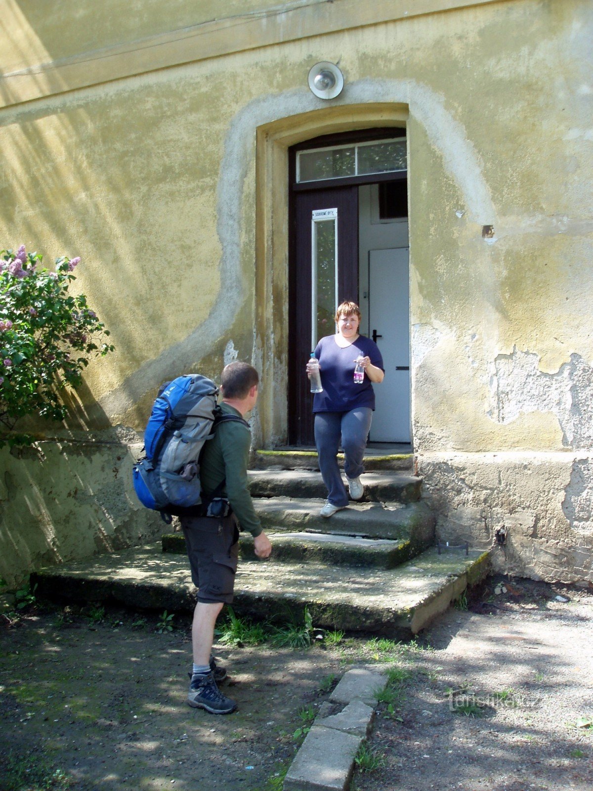 près de l'immeuble du chemin de fer