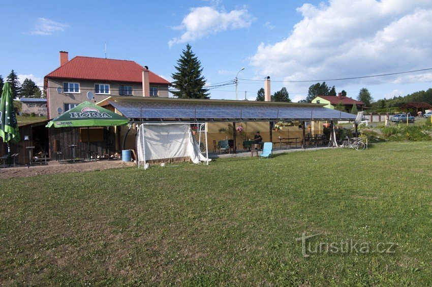 Также в пабе есть детская площадка.