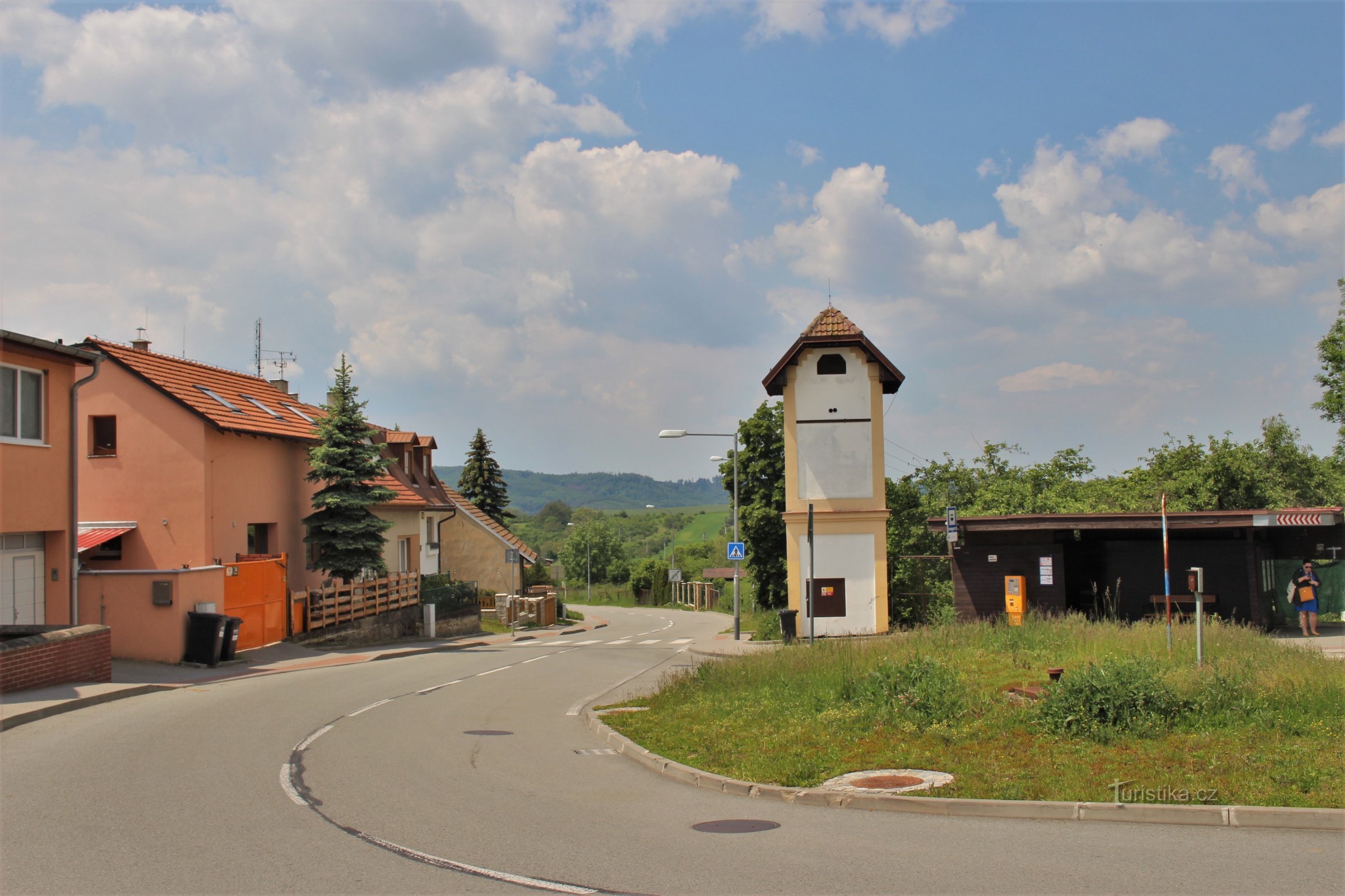 Ved den offentlige transportterminal i Orešín