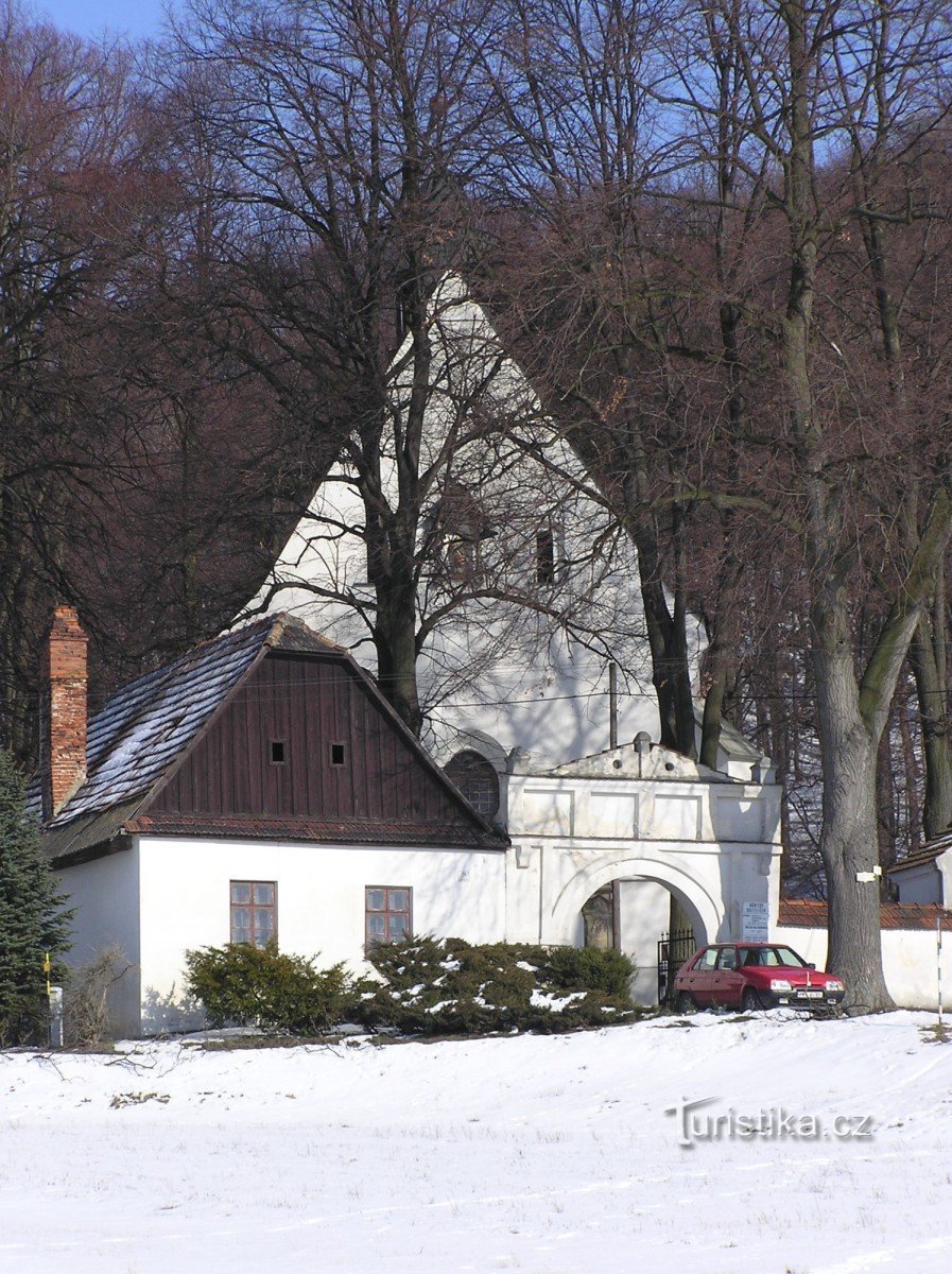 Ved den lille kirke