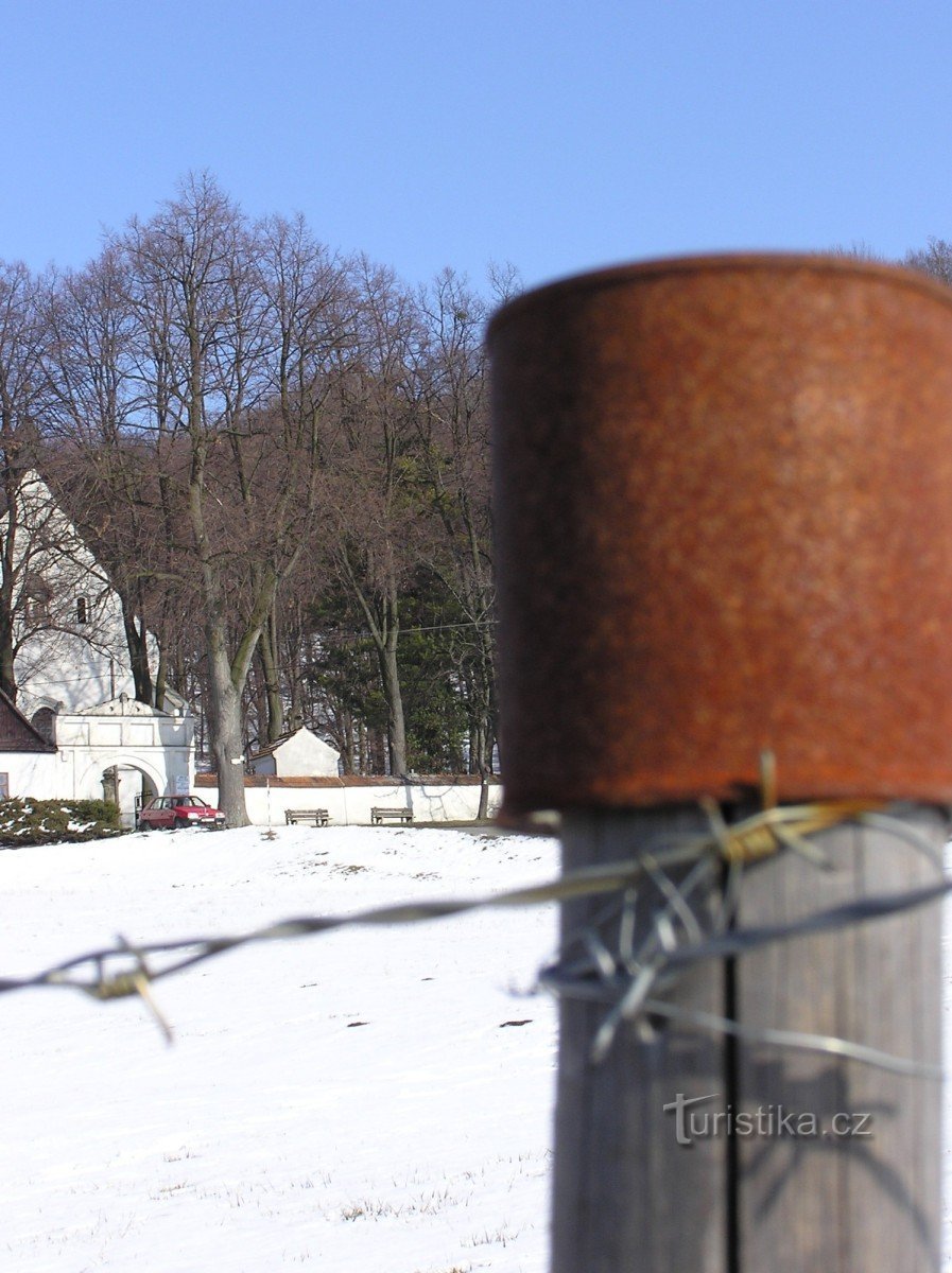 Bei der kleinen Kirche