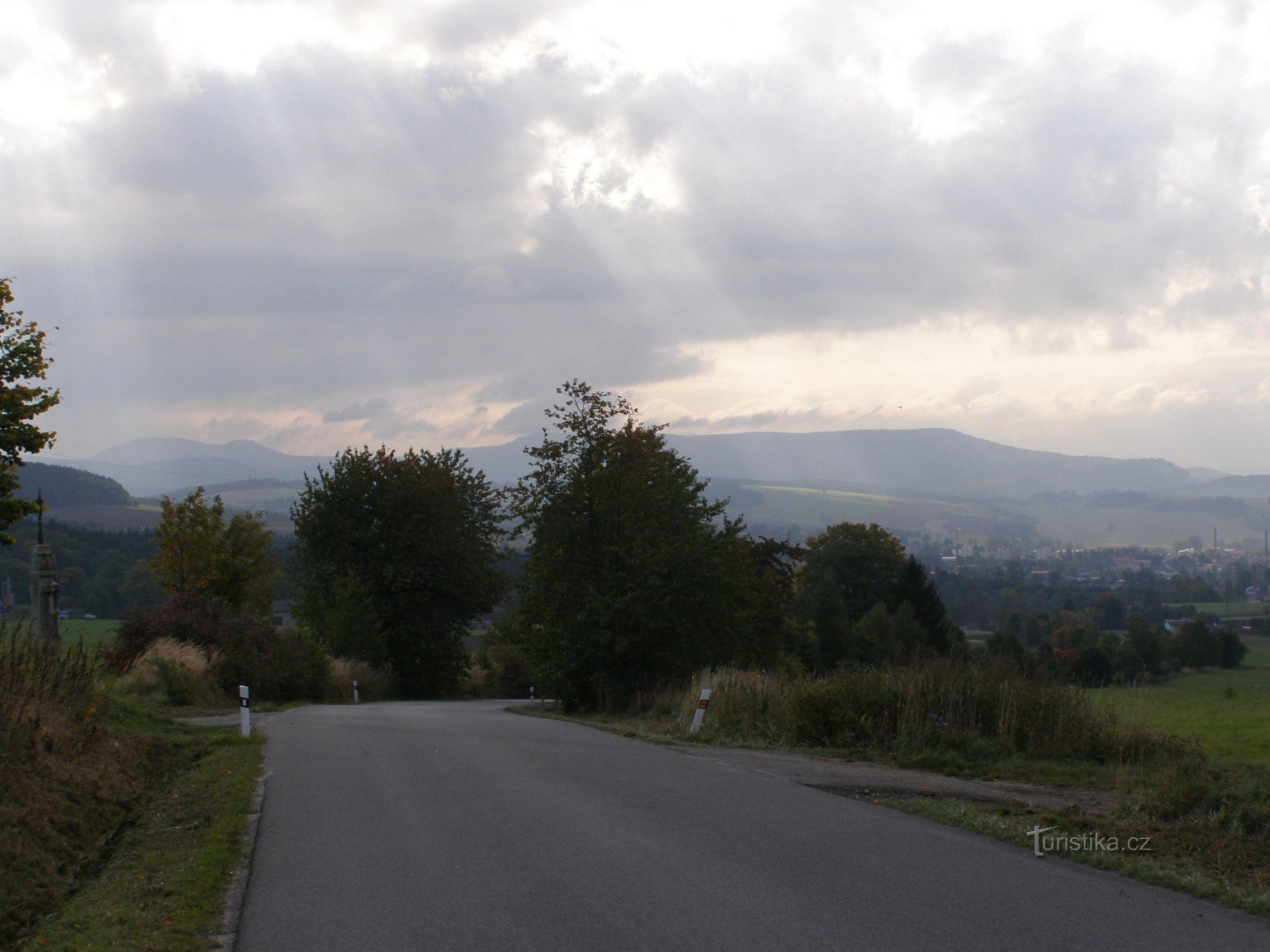 Kod križa - pogled na Bor i Hejšovinu