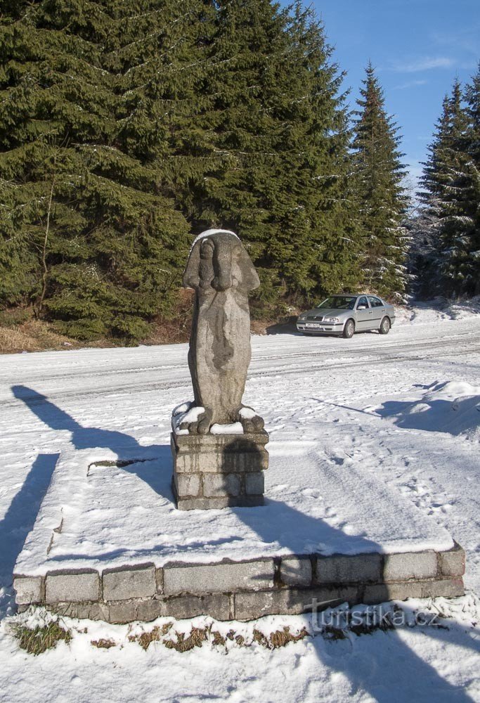 Nur ein wenig Staub auf der Statue