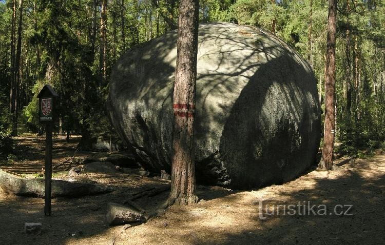 gần Žihle: tảng đá granit Dědek