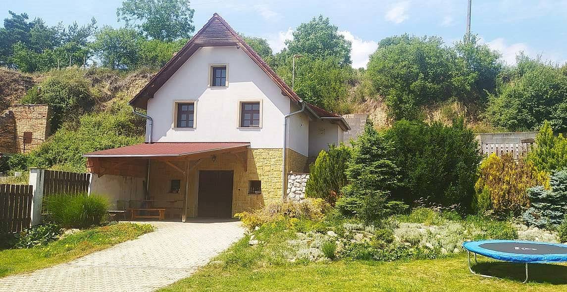 Logement au-dessus de la cave Milovice