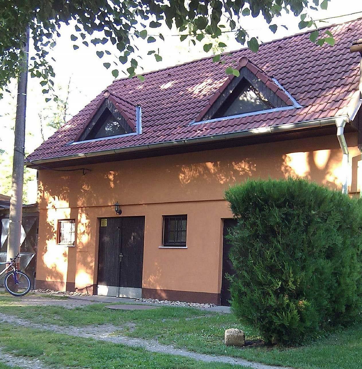 Boende ovanför Březí-källaren nära Mikulov