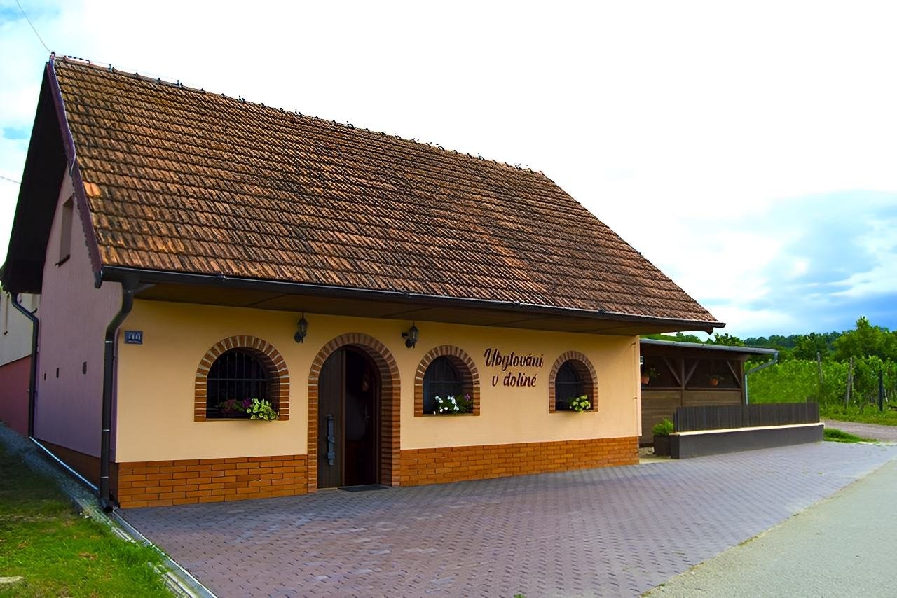 Ubytování V Dolině - pohled od cesty