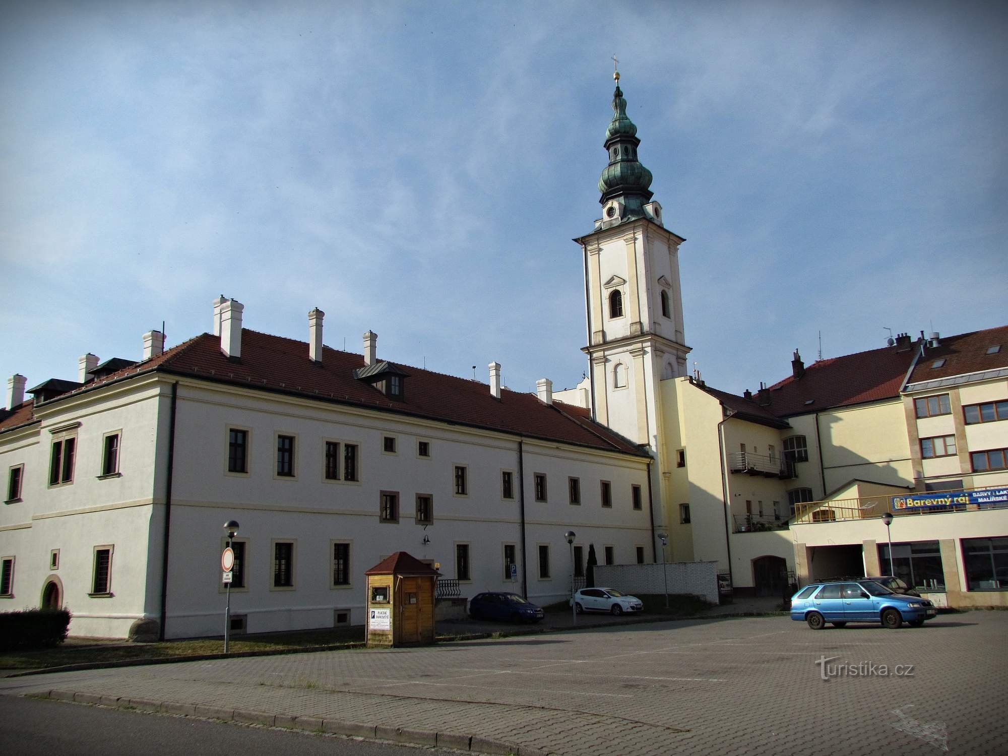 Uherské Hradiště - fransiskaaniluostarin ja kirkon alue