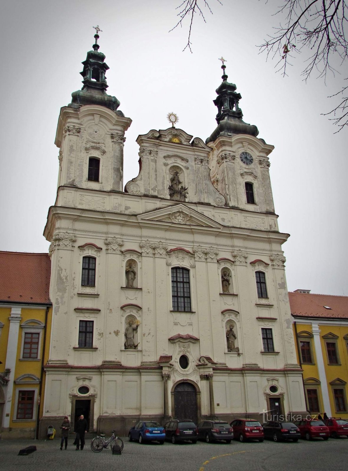 Uherské Hradiště - zona colegiului, biserica și seminarul iezuit