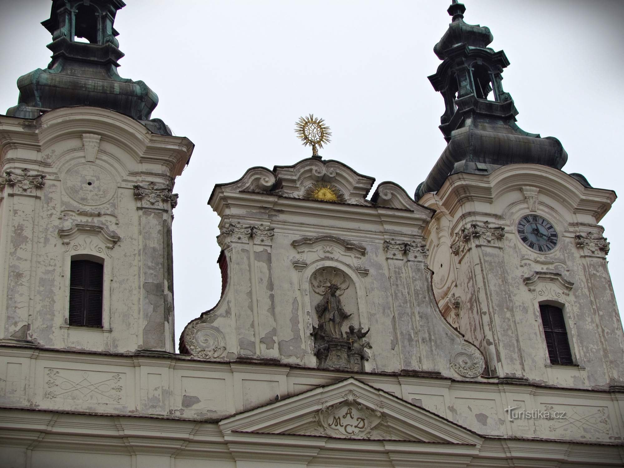 Uherské Hradiště - zona colegiului, biserica și seminarul iezuit